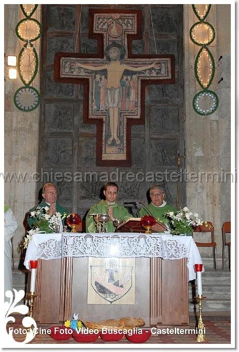 DSC_0043.JPG - Concelebrazione Eucaristica in Piazza Duomo Presieduta da Fr. Domenico Di Liberto (o.f.m.) (2008)